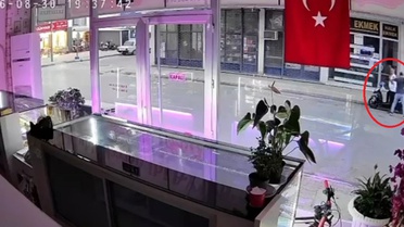 Antalya'da akıl almaz olay! Hiç tanımadığı birini bıçakladı, polisi görünce 'Game over' diyerek teslim oldu