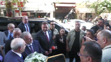 İzmir'de 78 yaşındaki esnaf Yardımcı, Kılıçdaroğlu'nun dürüstlüğüne güvendiğini söyledi
