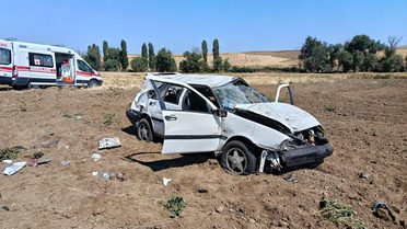 Kırıkkale Keskin'de otomobil tarlaya devrildi, 2 kişi yaralandı