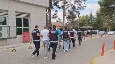 Kırşehir'de iş yerine çağırıp darp ve gasp ettikleri 4 şüpheli tutuklandı