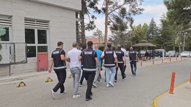 Kırşehir'de iş yerinde zorla alıkonuldukları iddia edilen 4 şüpheli tutuklandı