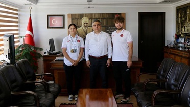 Merzifon'da Avrupa şampiyonu milli halterci Zehranur Aslan Kaymakam'ı ziyaret etti