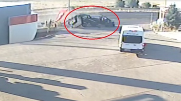 Kayseri-Niğde kara yolundaki durakta minibüs halk otobüsüne arkadan çarptı, 3 kişi yaralandı