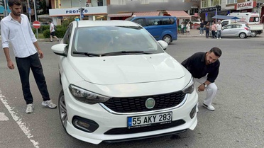 Samsun İlkadım'da otomobil kavşakta iki kadına çarptı, yaralılar hastaneye kaldırıldı