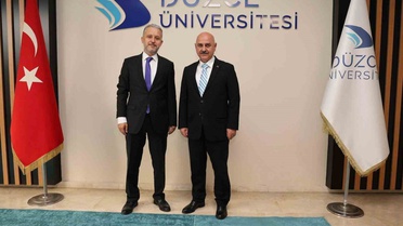 Düzce İl Sağlık Müdürü Dr. Yasin Yılmaz, yeniden atanan Rektör Prof. Dr. Nedim Sözbir'i makamında tebrik etti