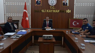 Salihli'de KPSS sınavı öncesi güvenlik toplantısı Kaymakam Güldoğan başkanlığında yapıldı