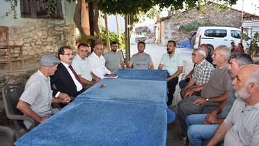 Salihli Kaymakamı Ali Güldoğan, orman yangını riskine karşı mahallelerde denetim yaptı