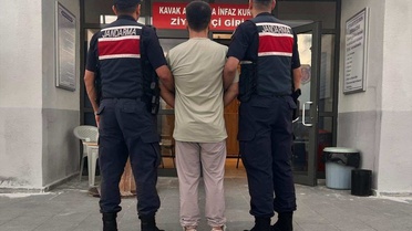 Vezirköprü'de uyuşturucu hükümlüsü jandarmaya yakalandı, cezaevine teslim edildi