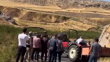Siirt'in Kurtalan ilçesinde traktör devrildi, Aksöğüt köyünde 4 kişi yaralandı