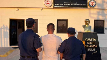 Hakkında yakalama kararı bulunan KKTC'li kaçak göçmen Antalya Demre'de yakalandı