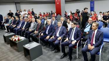 Vali Şahin Trabzon'da gençlik ve spor yatırımlarını masaya yatırdı