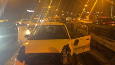 Ümraniye Şile Otoyolu'nda 4 aracın karıştığı zincirleme kazada 3 kişi yaralandı, sürücü kaçtı