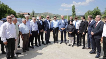 Kütahya'da 5,3 km'lik Çavdarhisar-Abide kesimi bölünmüş yol oluyor; Vali Işın çalışmaları yerinde denetledi