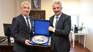 Edirne Valisi Sezer, yeni göreve başlayan İdare Mahkemesi Başkanı Çelik'i ziyaret etti