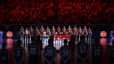 A Milli Kadın Voleybol Takımı, Trendyol 2026 CEV Avrupa Şampiyonası son 16 turunda Azerbaycan'ı 3-0 yenerek çeyrek finale yükseldi;
