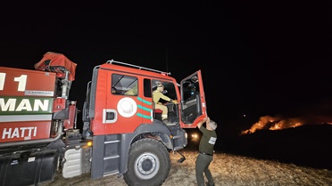 Adana'da çöp ve moloz yangınına 2 saatte müdahale edildi, alevler kontrol altına alındı