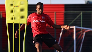 Çorum FK, sahasında Eyüpspor maçı hazırlıklarına Moukoko ile başladı