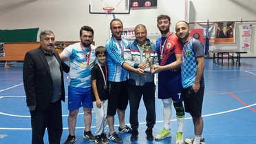 Bayburt Aydıntepe'de Zafer Bayramı voleybol turnuvasında Yakutiye Gençlik şampiyonluğa ulaştı