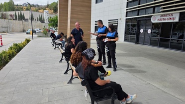 Bozüyük'te polis hastanede kadınlara KADES'i ve dolandırıcılık konularını anlattı