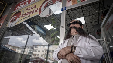 Horasanlı Pala lakaplı Hacı Kırmaç, 70 yıllık bıyık sevdasını sürdürüyor