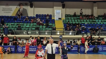 Burdur Gençlik Spor Kulübü kick boksta 10 madalya kazanarak Kütahya'daki turnuvayı tamamladı