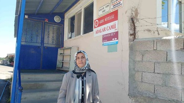 Erzurum'da namazda kediyi tekmeleyen şahıs gözaltına alındı, kediyi arayanlar camiye akın etti