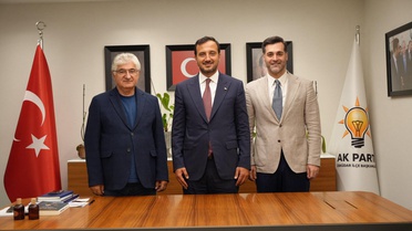 CHP'den istifa eden 4 Üsküdar meclis üyesi AK Parti saflarına katıldı