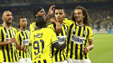 Fenerbahçe, Şampiyonlar Ligi kadrosunu UEFA'ya bildirdi; Talisca ve Çağlar yok