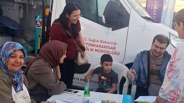 Afyonkarahisar'da halk sağlığı etkinliği düzenlendi, anne sağlığına dikkat çekildi