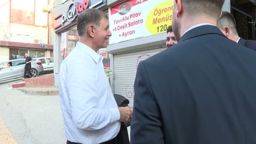 İzmir Büyükşehir Belediye Başkanı Cemil Tugay, Buca'da gençlerle buluştu