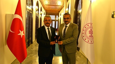 Kültür Varlıkları ve Müzeler Genel Müdürü Birol İnceciköz, TÜRKSOY Madalyası aldı