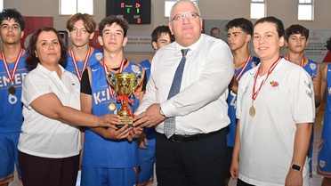 Antalya Kumluca'da anma turnuvası sona erdi; Kemer Belediyespor şampiyon oldu