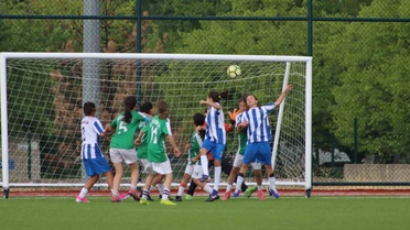 Erzincan'daki şampiyonada Manisa Kız Futbol Takımı Türkiye üçüncüsü oldu