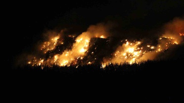 Adana Çukurova'da deprem molozlarının döküldüğü alanda yangın çıktı, ekipler müdahale etti