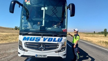 Malazgirt'te şehirlerarası otobüslere jandarmadan sıkı trafik denetimi