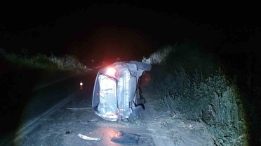 Viraja hızlı giren otomobil takla atarak kanala devrildi: 1 ölü