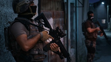 Sultanbeyli'de DEAŞ operasyonunda polise ateş açan şüpheli etkisiz hale getirildi