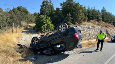 Uşak Banaz'da otomobil takla attı, 66 yaşındaki sürücü ağır yaralandı