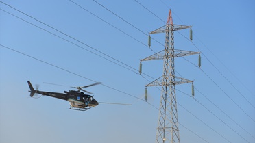 TEİAŞ helikopterle enerji kesintisiz izolatör temizliği yapıyor