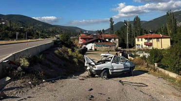 Tokat'ta kavşakta iki otomobil çarpıştı; kazada 83 yaşındaki sürücü hayatını kaybetti