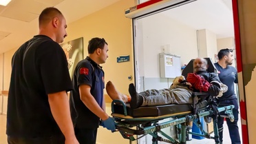 Bursa İnegöl'de tomruk zinciri elini sıkıştırdı; orman işçisinin 6 parmağı koptu
