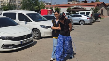 Adana'da camide kadının cüzdanı ve 2 gram altınını çalan şüpheli tutuklandı