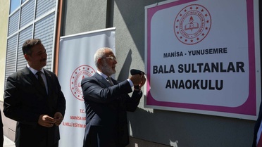 AK Partili Yenişehirlioğlu, Manisa Akgedik'te 64 derslikli 4 okulun tabelasını astı