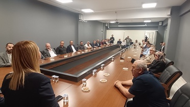 AK Partili İnci Pazaryeri'nde Esnaf ve Vatandaşlarla Buluştu