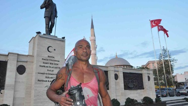 Pateniyle 10 ülke aşıp Türkiye'ye ulaşan sporcu umut köprüsü oldu