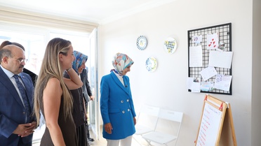 Bakan Göktaş, Balıkesir'deki KALBEN Çocuk Köyü'nde 24 çocukla atölye etkinliğine katıldı.