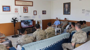 Kemaliye Kaymakamı Arıkan, Başpınar Jandarma Karakolu'nda personel ile bir araya geldi