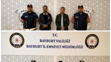 Bayburt'ta göçmen kaçakçılığı operasyonunda 2 Afgan göçmen ve 2 şüpheli yakalandı