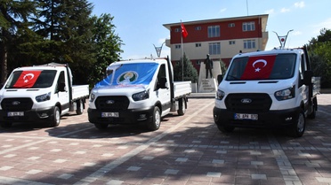 Beylikova'da kooperatife 3 kamyonet ve 5 süt tankı teslim edildi
