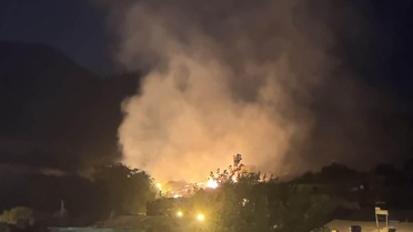 Beyşehir Mesutlar'da saman balyası yangını gece korkuttu, alevler evlere sıçramadan söndürüldü